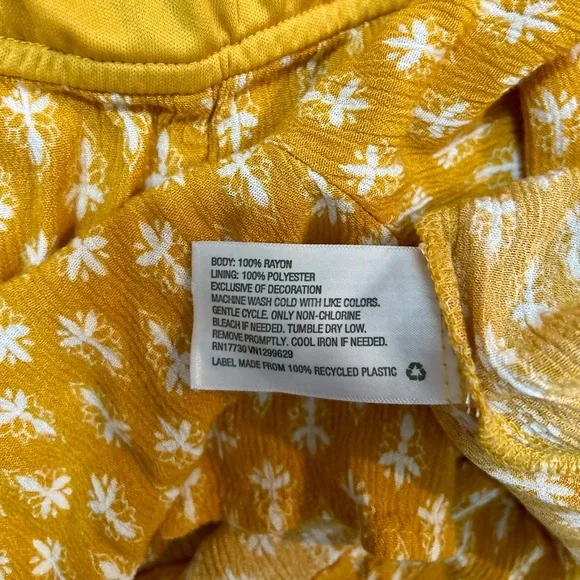 Xhilaration Yellow Off Shoulder Romper Lace Trim Pockets Boho Summer Size Medium - Picture 3 of 5